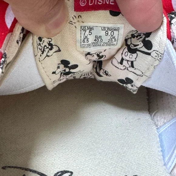 Vans Disney Minnie Mouse Polka Dots Bow Women’s Slip-On Shoes - Picture 10 of 11